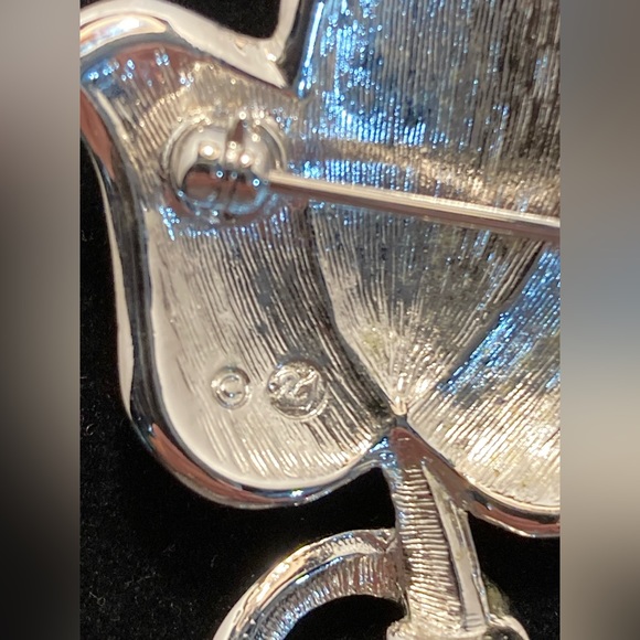 Swarovski Pave Leaf Brooch with Lady Bug - Picture 4 of 6